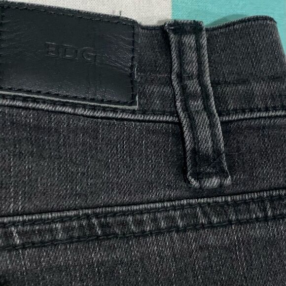 NWT BDG Urban Outfitters High Rise Cigarette Jeans — Size 28W x 30L - Picture 12 of 13